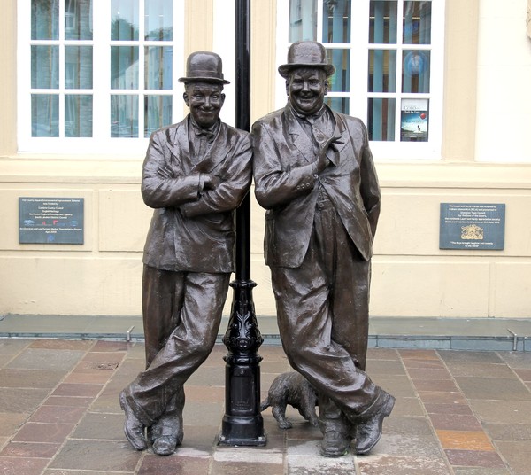 Laurel_and_Hardy_Statue