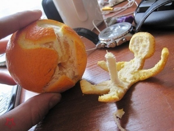 Eplucher-une-orange-avec-art