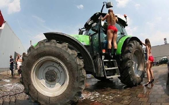 tracteur-fille-campagne-paysan