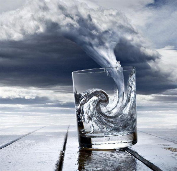 TEMPETE-DANS-UN-VERRE-D-EAU