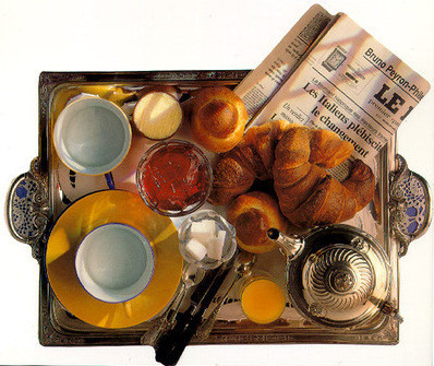 petit dejeune avec journal