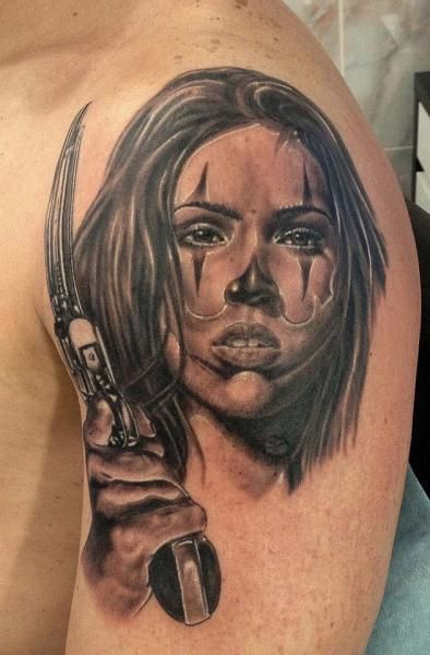 tattoo-shoulder-realistic-portrait-women-gun